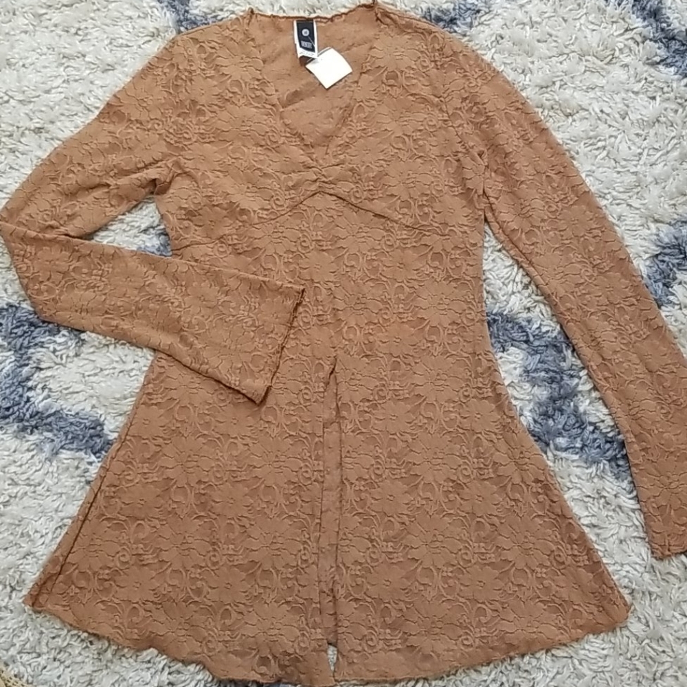 Identity Lace with bell sleeves top